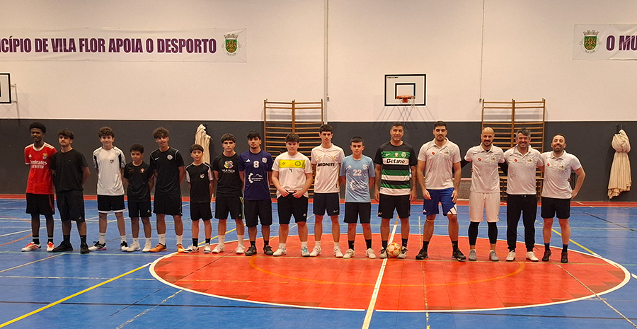 No dia 16 de dezembro realizou-se o tradicional jogo de futsal, entre professores e alunos da Escola de Vila Flor, um evento já enraizado na dinâmica da comunidade escolar e aguardado com grande expectativa por todos os participantes.